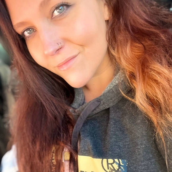 Meet your Posher, Stephanie - Picture 1 of 2